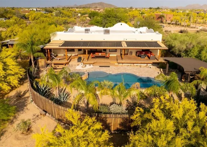 Healing House Heated Pool Desert Oasis Holiday home *